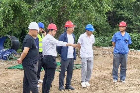 1752482317197211.jpg 沈陽水務集團副總經(jīng)理王金鵬到沈陽市西部區(qū)域近期(遼中區(qū))供水工程轉輸泵站檢查指導工作.jpg