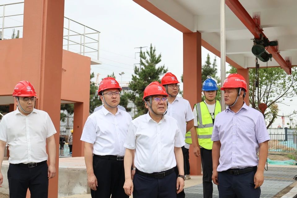 1752484664868231.jpg 公司黨委書記、董事長李明華一行到姜堰項目、成都區域項目檢查指導工作.jpg