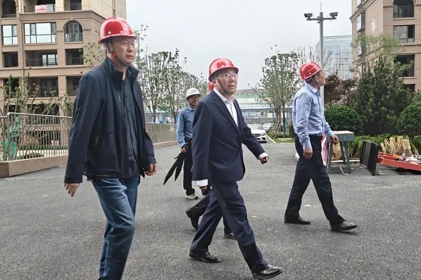 1752547256437079.jpg 公司黨委書(shū)記、董事長(zhǎng)李明華一行到煙臺(tái)項(xiàng)目、濰坊項(xiàng)目檢查指導(dǎo)工作.jpg